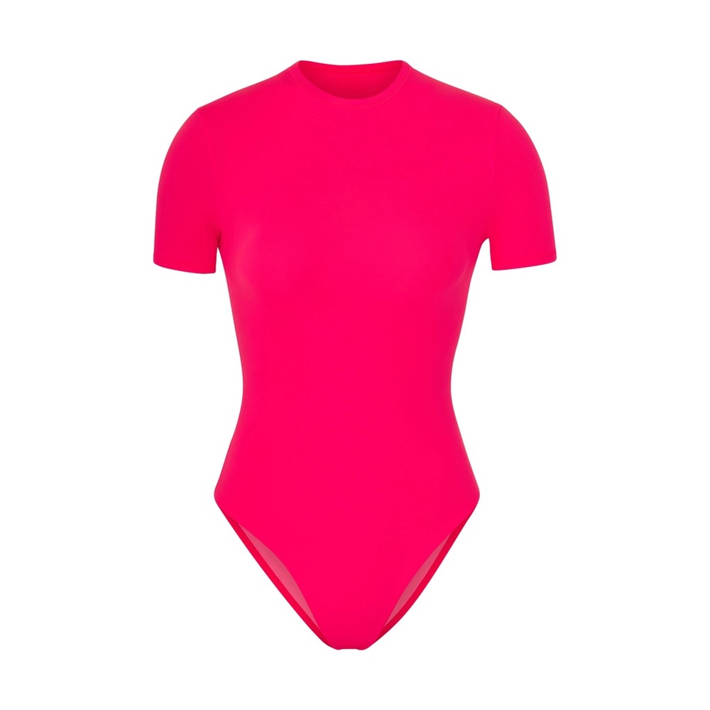 Skims fits everybody pink bodysuit